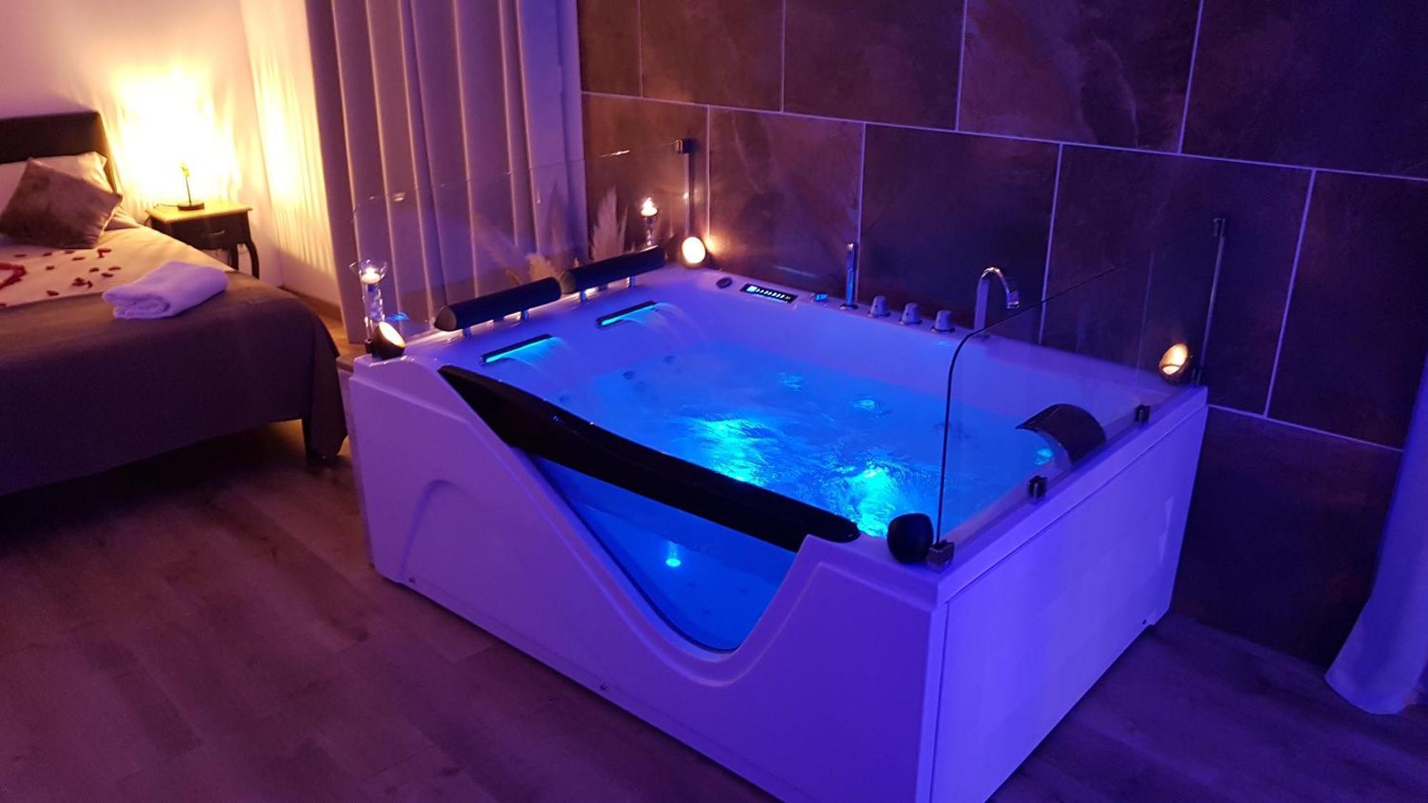 Love Room Jaccuzi Puisserguier Bagian luar foto