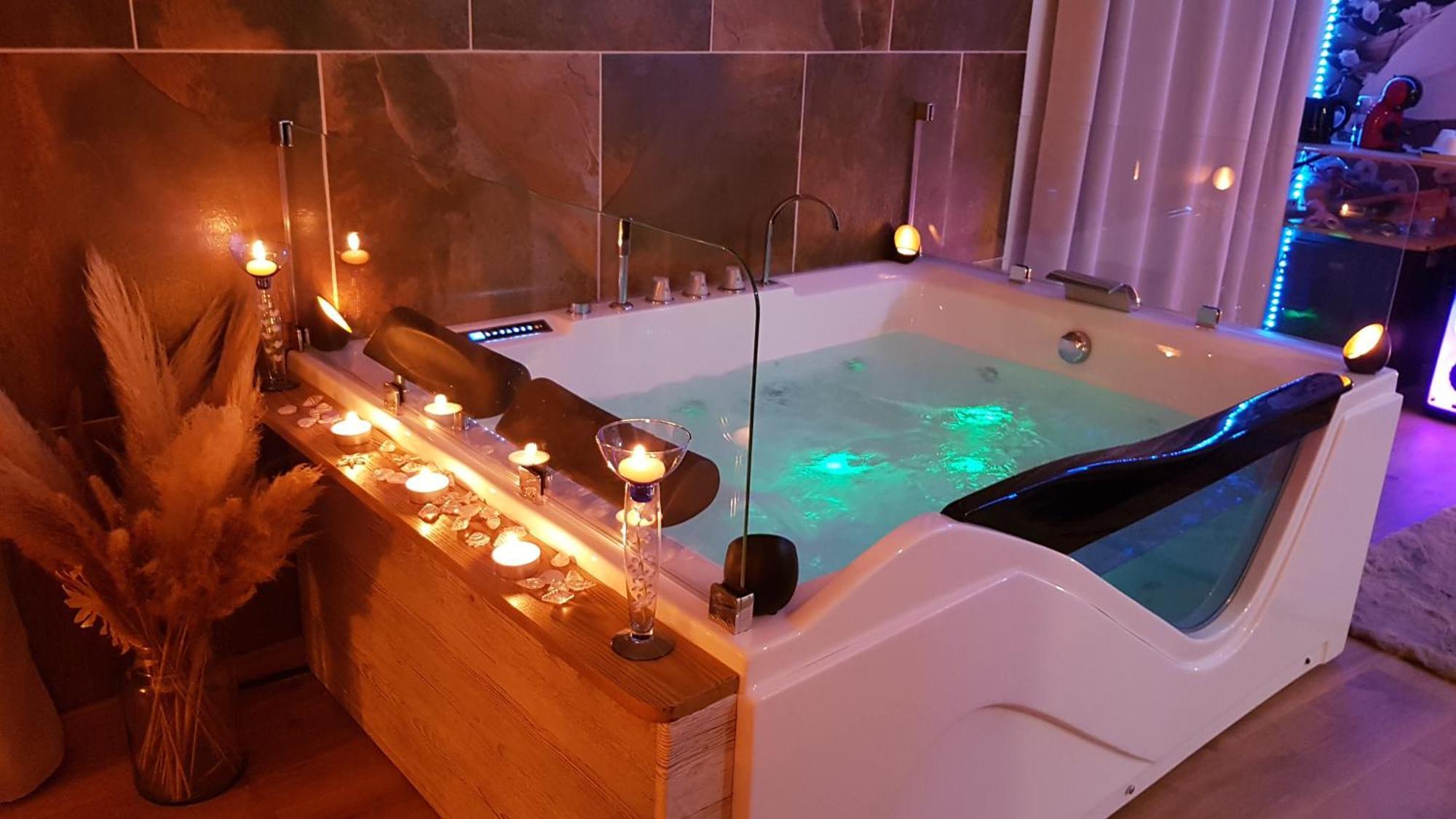 Love Room Jaccuzi Puisserguier Bagian luar foto