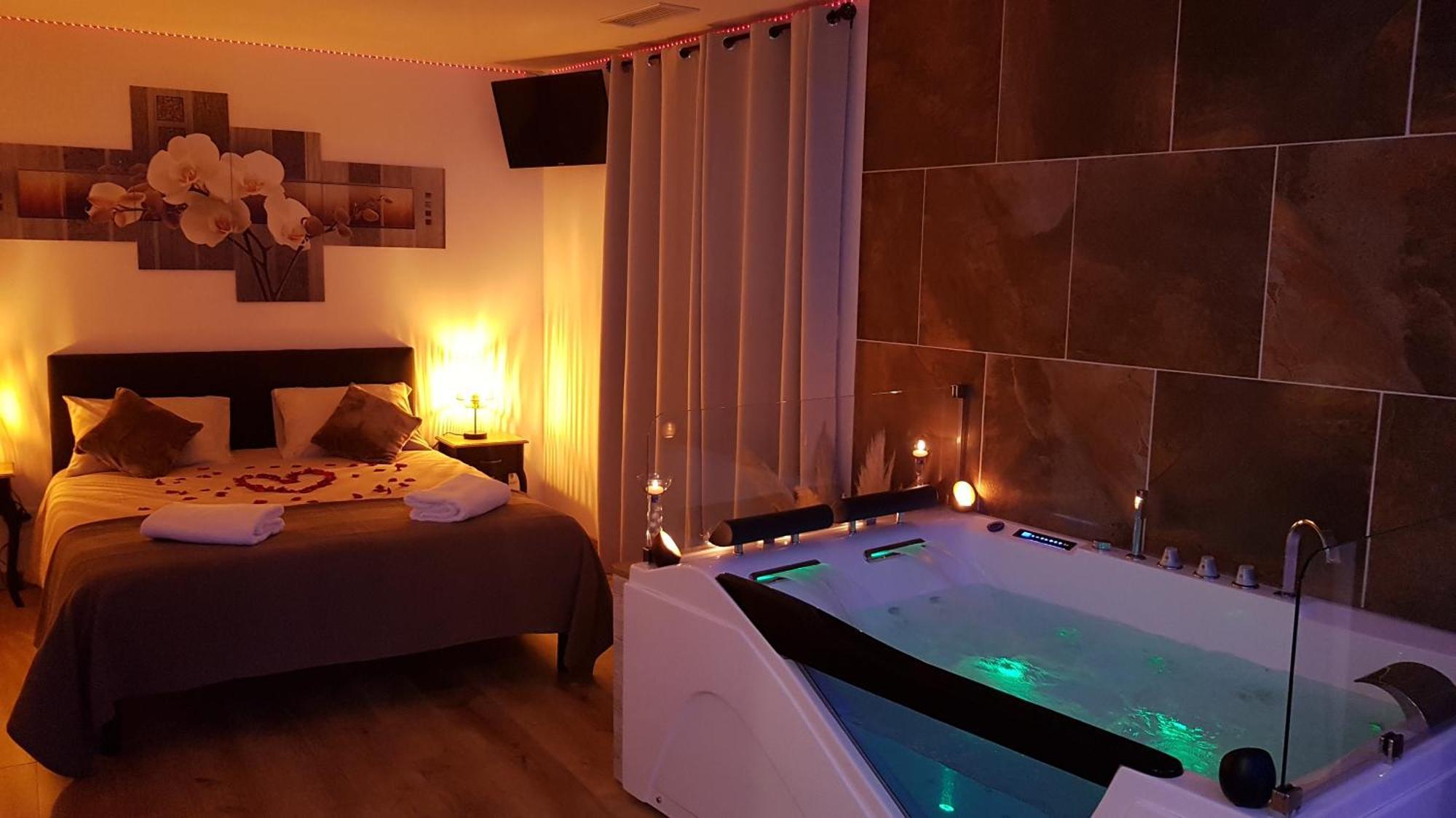 Love Room Jaccuzi Puisserguier Bagian luar foto