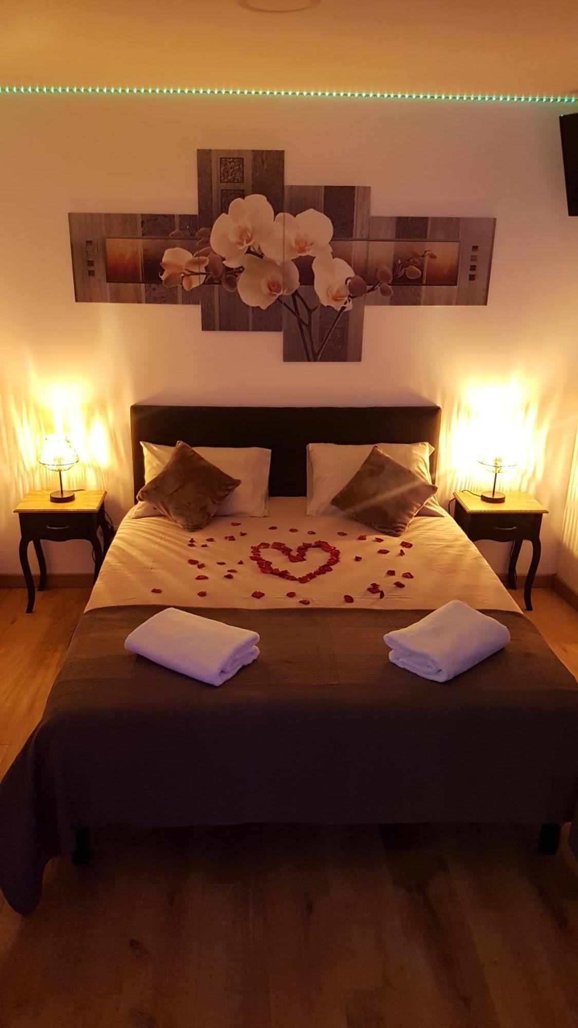 Love Room Jaccuzi Puisserguier Bagian luar foto
